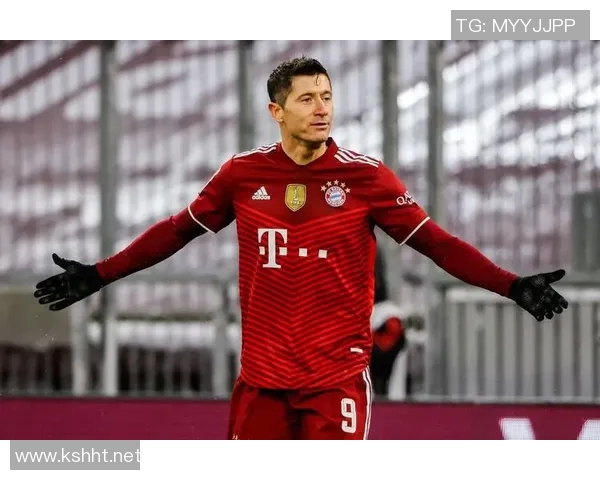 C罗与莱万多夫斯基谁才是当今足坛最佳前锋的终极对决