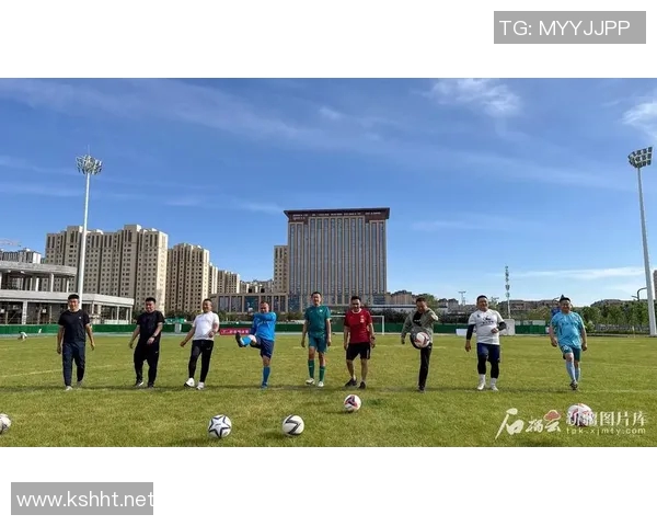 体力超群的足球明星们如何在绿茵场上展现力量与速度的完美结合 体力超群的足球明星们如何在绿茵场上展现力量与速度的完美结合